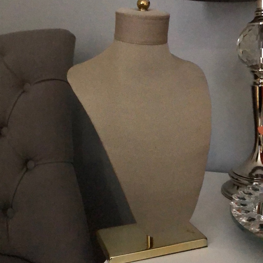 Necklace holder
